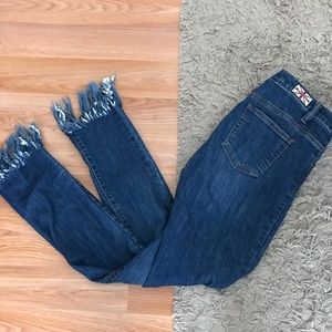 Frayed hem jeans